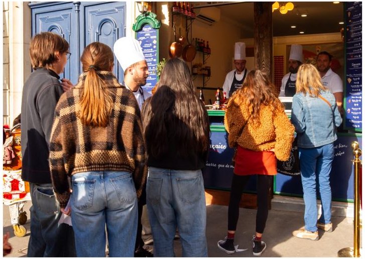 File d'attente devant La Crêperie Française